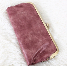 Load image into Gallery viewer, / Karen Kiss Lock Clutch