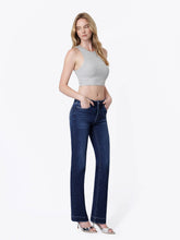 Load image into Gallery viewer, MID RISE DARK WASH SEAMLESS WAISTBAND BOOTCUT JEANS T6266D: DARK WASH / 32
