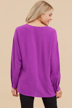 Load image into Gallery viewer, Solid Long Sleeves V-neck Top
