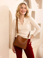 Load image into Gallery viewer, Corinna Bucket Bag – Two-Tone Canvas Guitar Strap | M2765 : Brown
