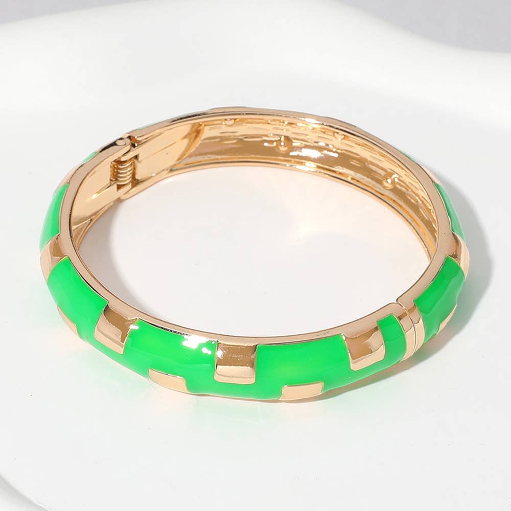 Geographic Patterned Enamel Hinged Bangle Bracelet
: Green