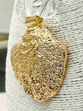 Load image into Gallery viewer, BEACH DAYS NECKLACE
