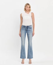 Load image into Gallery viewer, MID RISE FULL LENGTH BOOTCUT JEANS T6460: FUTURISTIC / 32
