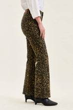 Load image into Gallery viewer, HW Bootcut Leopard Print: PRINT / 13(31)
