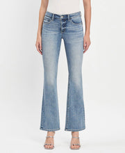 Load image into Gallery viewer, MID RISE FULL LENGTH BOOTCUT JEANS T6460: FUTURISTIC / 30
