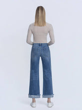 Load image into Gallery viewer, MID RISE MEDIUM DARK WASH CUFFED SLIM WIDE JEANS T7245: CHARMING / 28
