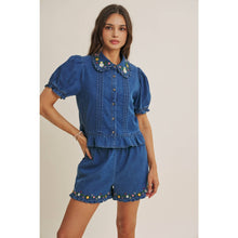Load image into Gallery viewer, WILD FLOWER WASHED DENIM EMBROIDERY SHORTS WITH POCKETS
