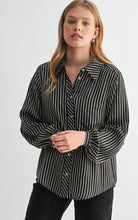 Load image into Gallery viewer, /Amy Button Down Top
