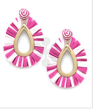 Load image into Gallery viewer, Raffia earrings
