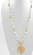 Load image into Gallery viewer, Hammered Round Pendant Pearl Necklace

