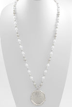 Load image into Gallery viewer, Hammered Round Pendant Pearl Necklace
