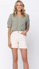 Load image into Gallery viewer, ECRU SIDE SLIT CUT OFF SHORTS

