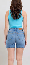 Load image into Gallery viewer, HW 2 Button Mid Length Dad Shorts
