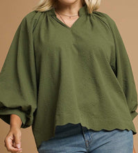 Load image into Gallery viewer, Textured Scallop Hem Blouse
