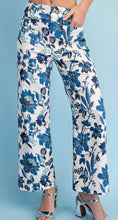 Load image into Gallery viewer, Floral Ankle Cropped Pants

