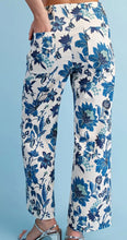 Load image into Gallery viewer, Floral Ankle Cropped Pants
