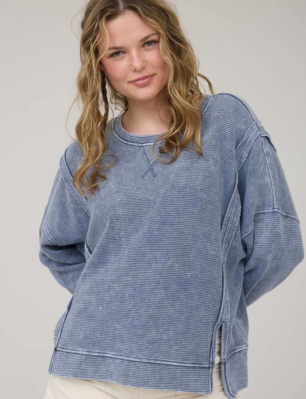SIDE SLIT LONG SLEEVE KNIT TOP