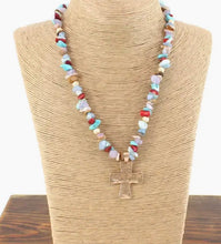Load image into Gallery viewer, Chipstone Beaded Necklace

