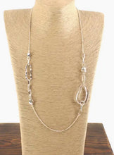 Load image into Gallery viewer, / Elongated Ring Link Necklace
