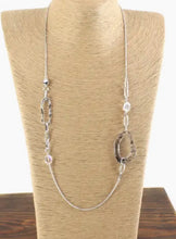 Load image into Gallery viewer, / Elongated Ring Link Necklace
