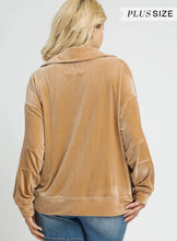 Load image into Gallery viewer, / V-Neck Pullover Top
