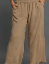 Load image into Gallery viewer, Favorite  Frayed Hem Pants
