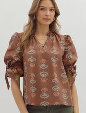 Load image into Gallery viewer, Cathy Floral Top
