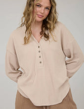 Load image into Gallery viewer, / HENLEY KNIT TOP
