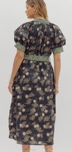 Load image into Gallery viewer, / Carly Floral Dress
