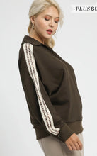 Load image into Gallery viewer, /Leopard Accent Pullover

