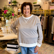 Load image into Gallery viewer, STRIPED PULLOVER
