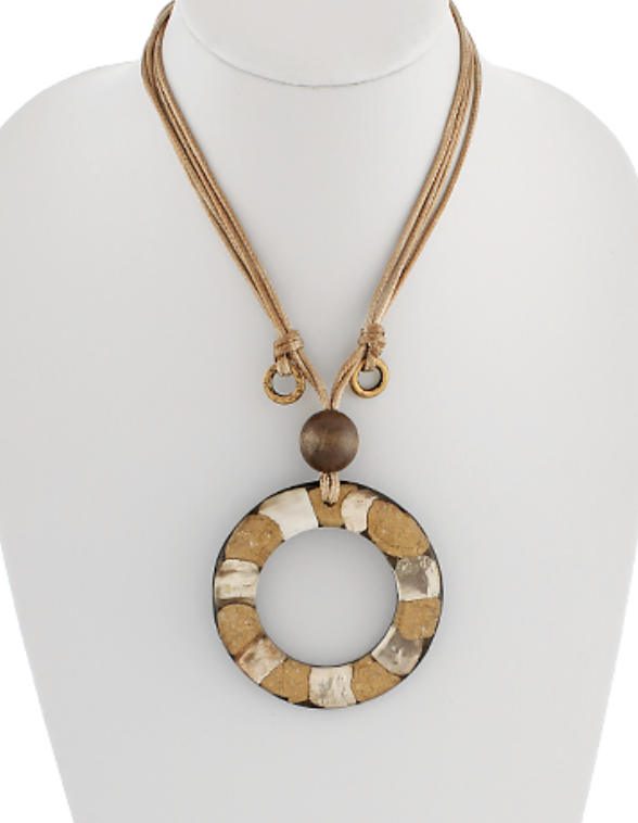 / 4 Layered Cord Chipped Shell Ring Necklace