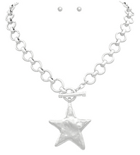 Load image into Gallery viewer, Hammered Star Necklace
