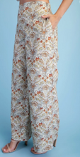 Load image into Gallery viewer, Floral Print Pants
