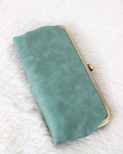Load image into Gallery viewer, Karen Kiss Lock Clutch
