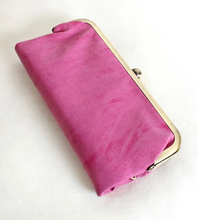 Load image into Gallery viewer, Karen Kiss Lock Clutch
