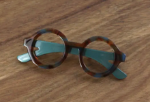 Load image into Gallery viewer, Eyeglasses Brooch and Holder
