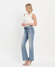 Load image into Gallery viewer, MID RISE FULL LENGTH BOOTCUT JEANS T6460: FUTURISTIC / 32
