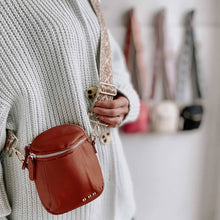 Load image into Gallery viewer, Ellie Crossbody Bag *AS SEEN IN ANTHROPOLOGIE*: Metallic Gold
