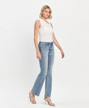 Load image into Gallery viewer, MID RISE FULL LENGTH BOOTCUT JEANS T6460: FUTURISTIC / 29
